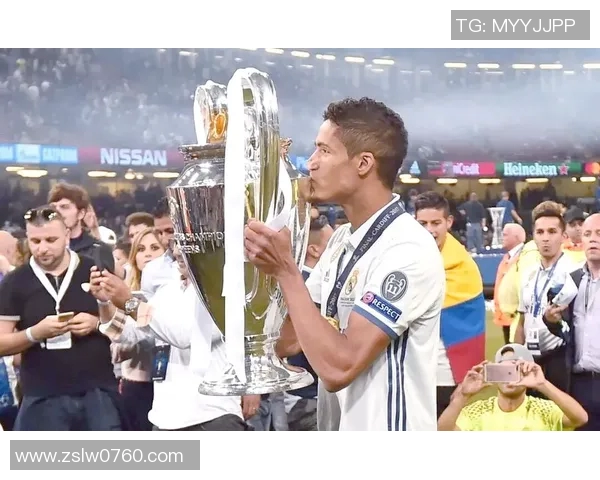 从绿茵场到舞台中央足球明星如何成功转型娱乐圈的故事